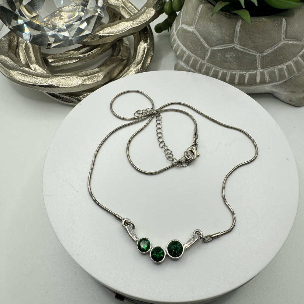 Silver Tone Necklace‎ With Green Crystals NEW